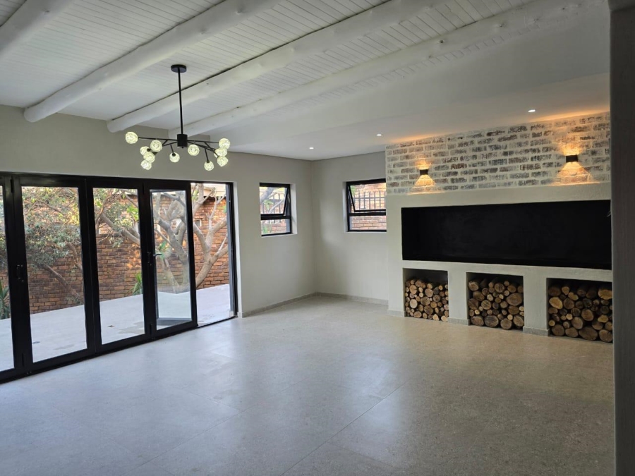 4 Bedroom Property for Sale in Garsfontein Gauteng