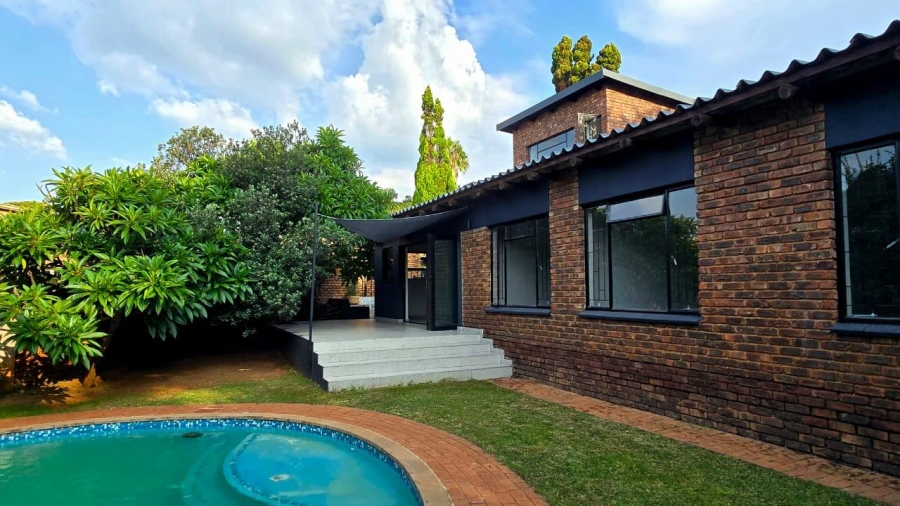 4 Bedroom Property for Sale in Garsfontein Gauteng