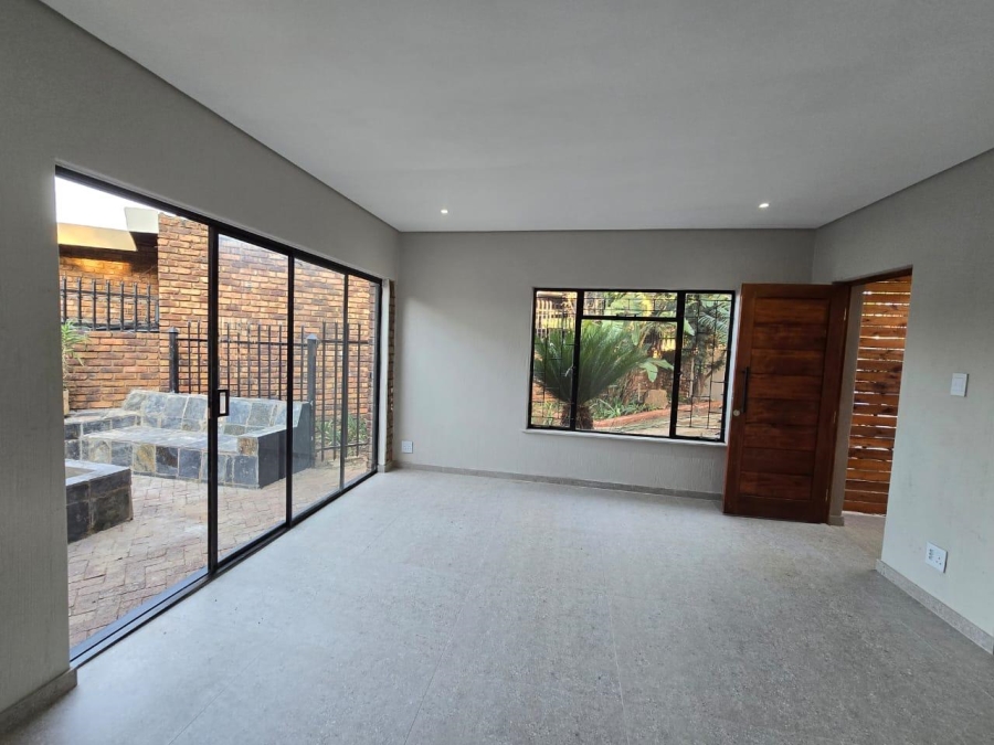 4 Bedroom Property for Sale in Garsfontein Gauteng