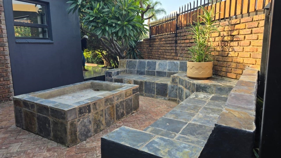 4 Bedroom Property for Sale in Garsfontein Gauteng