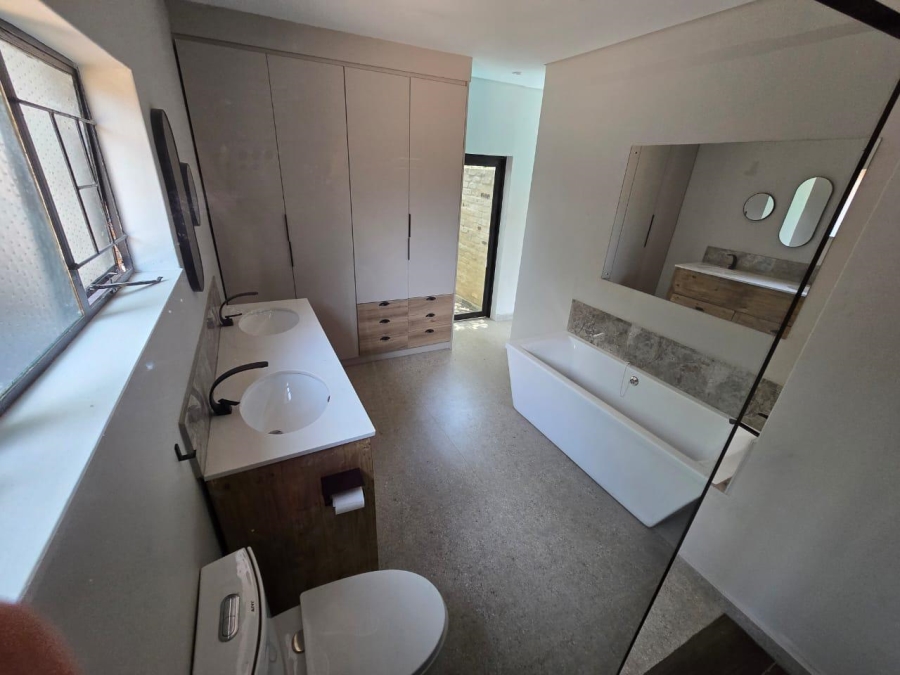 4 Bedroom Property for Sale in Garsfontein Gauteng