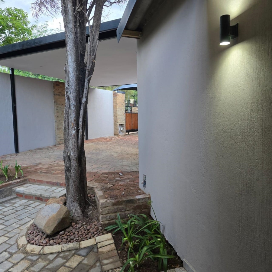 4 Bedroom Property for Sale in Garsfontein Gauteng