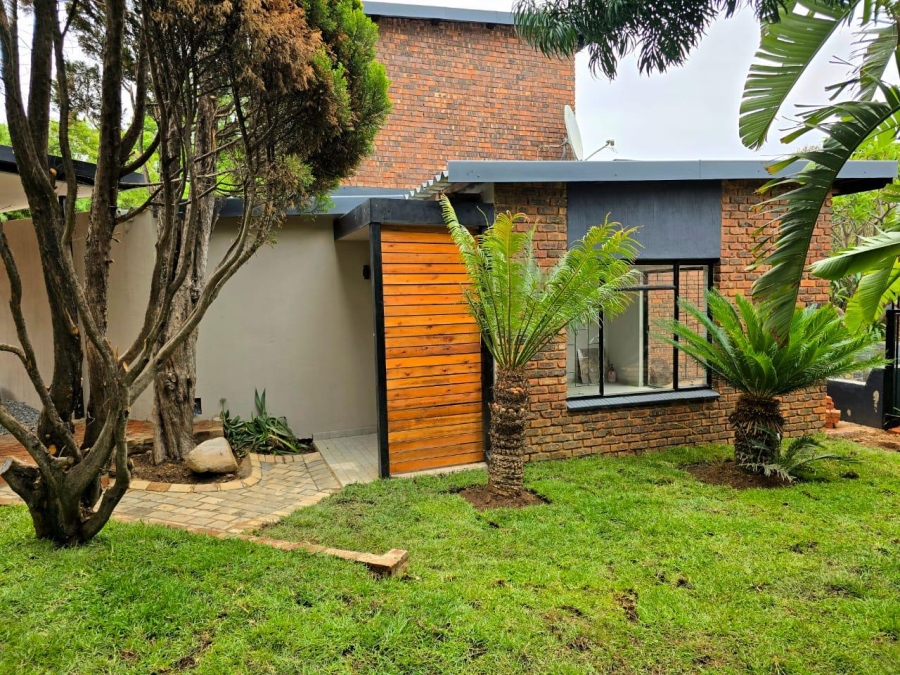 4 Bedroom Property for Sale in Garsfontein Gauteng