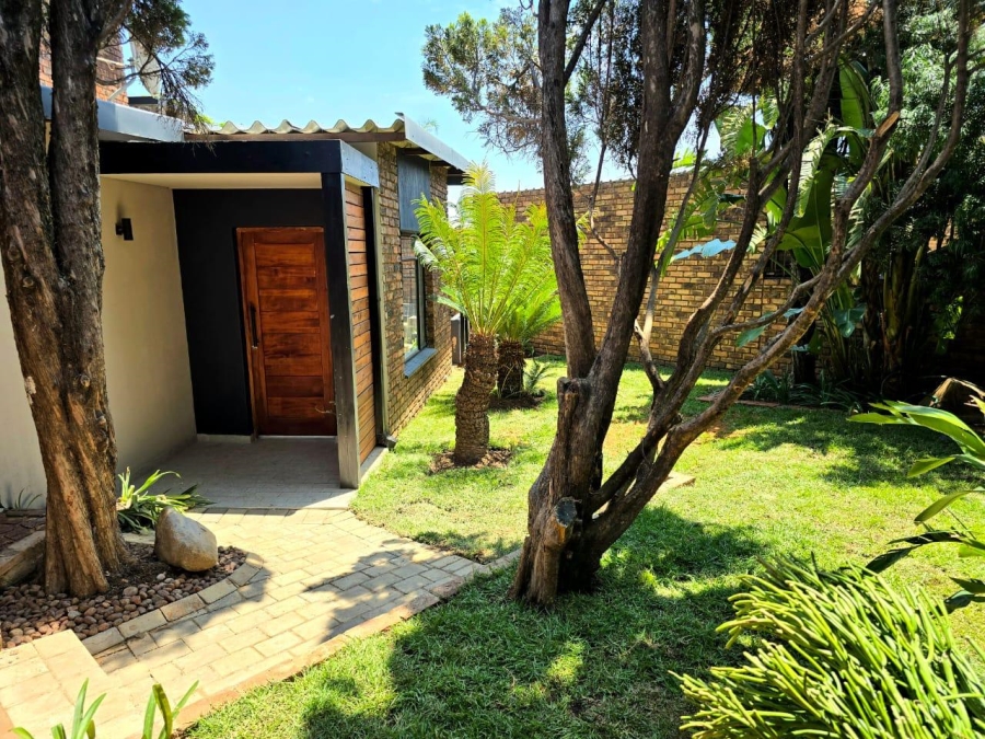 4 Bedroom Property for Sale in Garsfontein Gauteng
