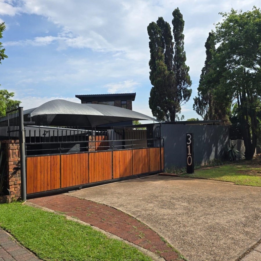 4 Bedroom Property for Sale in Garsfontein Gauteng