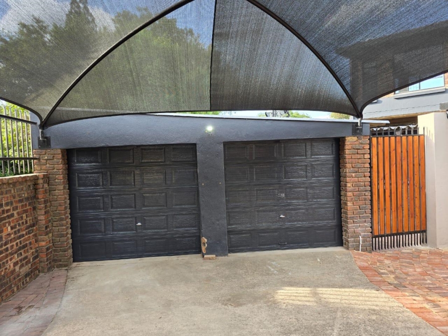 4 Bedroom Property for Sale in Garsfontein Gauteng