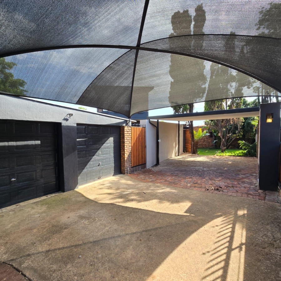 4 Bedroom Property for Sale in Garsfontein Gauteng