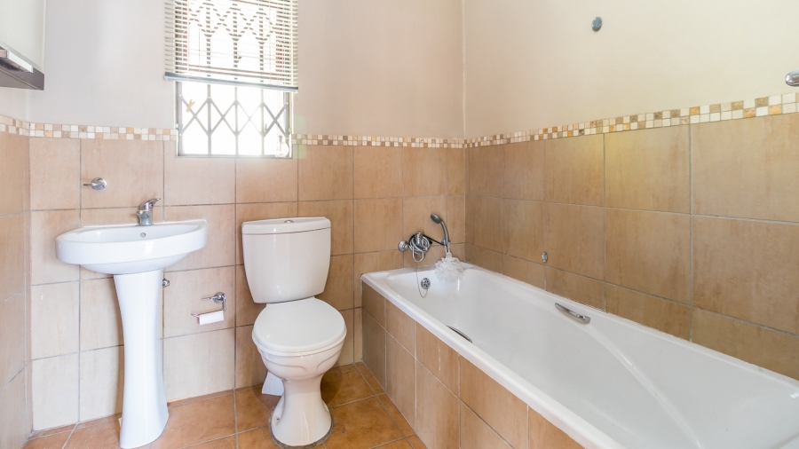 2 Bedroom Property for Sale in Vorna Valley Gauteng