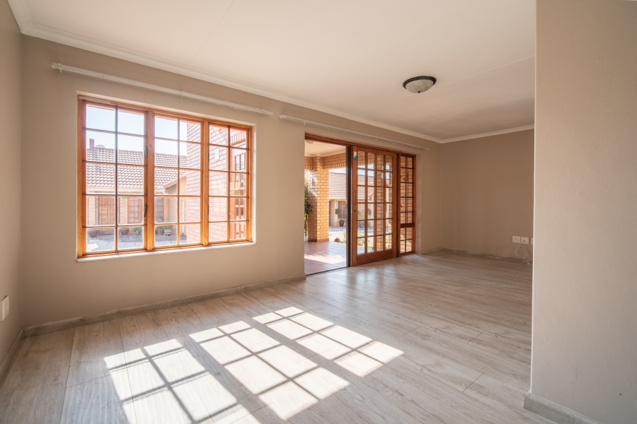 To Let 2 Bedroom Property for Rent in North Riding Gauteng