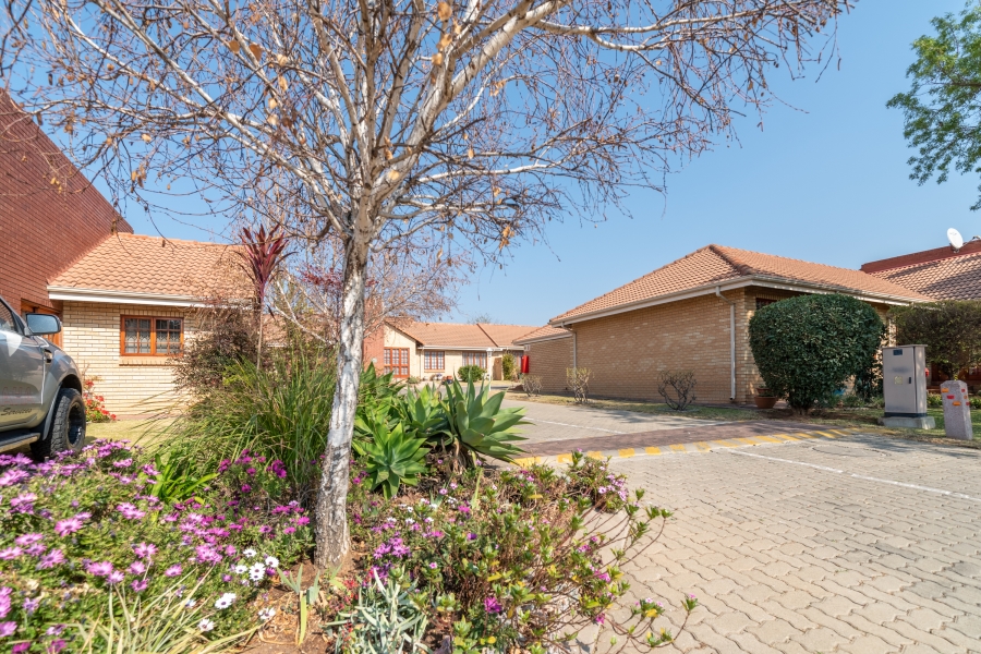To Let 2 Bedroom Property for Rent in North Riding Gauteng