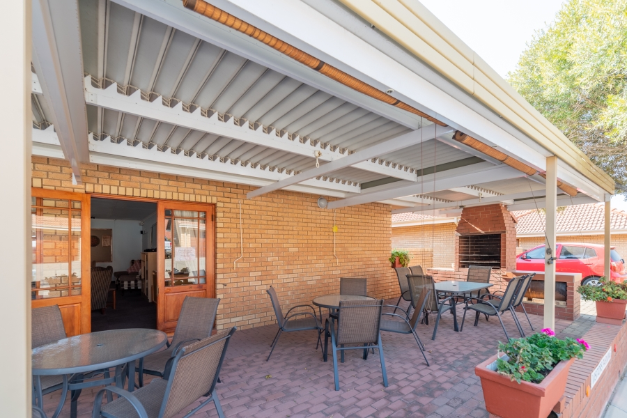 To Let 2 Bedroom Property for Rent in North Riding Gauteng