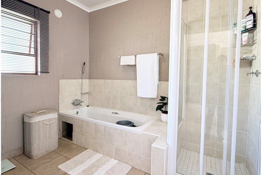 1 Bedroom Property for Sale in Douglasdale Gauteng
