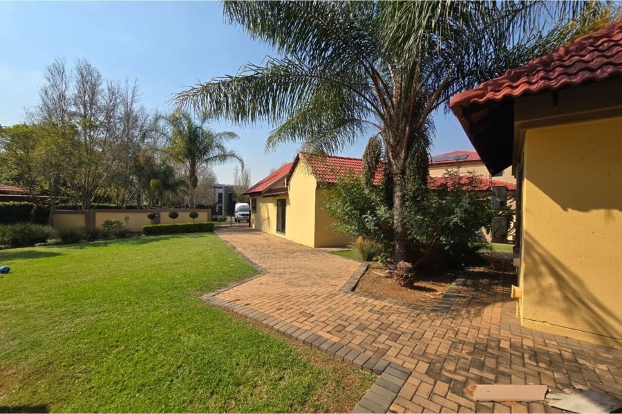 To Let 7 Bedroom Property for Rent in Zambezi Country Estate Gauteng