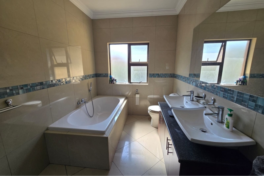 To Let 7 Bedroom Property for Rent in Zambezi Country Estate Gauteng