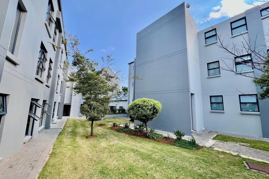 To Let 1 Bedroom Property for Rent in Zwartkop Golf Estate Gauteng