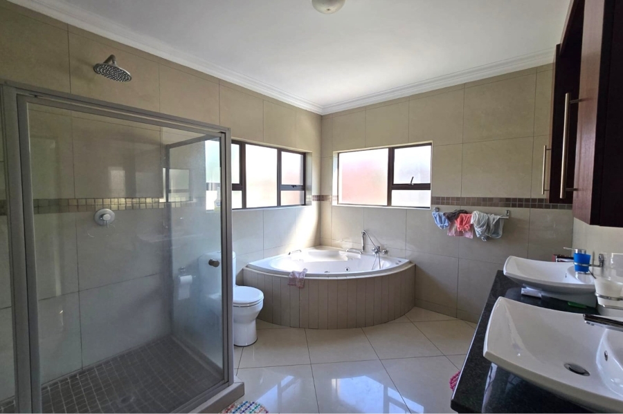 7 Bedroom Property for Sale in Zambezi Country Estate Gauteng