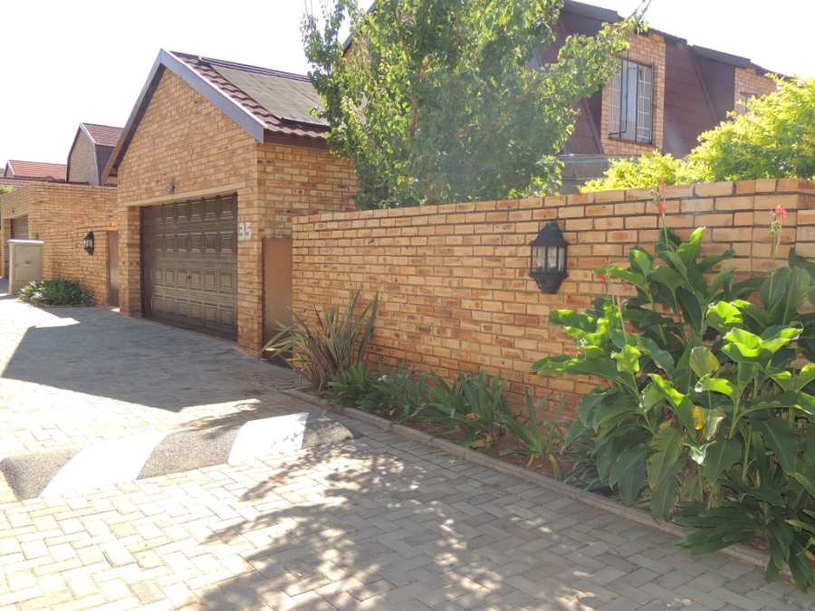 To Let 4 Bedroom Property for Rent in Willowbrook Gauteng