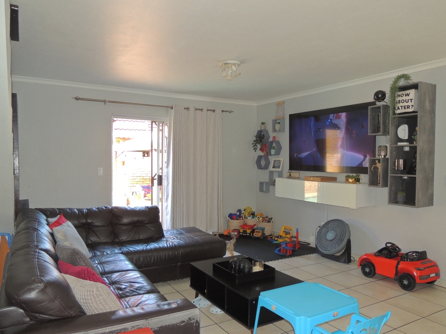 To Let 4 Bedroom Property for Rent in Willowbrook Gauteng