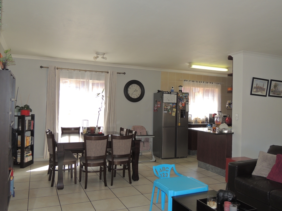 To Let 4 Bedroom Property for Rent in Willowbrook Gauteng