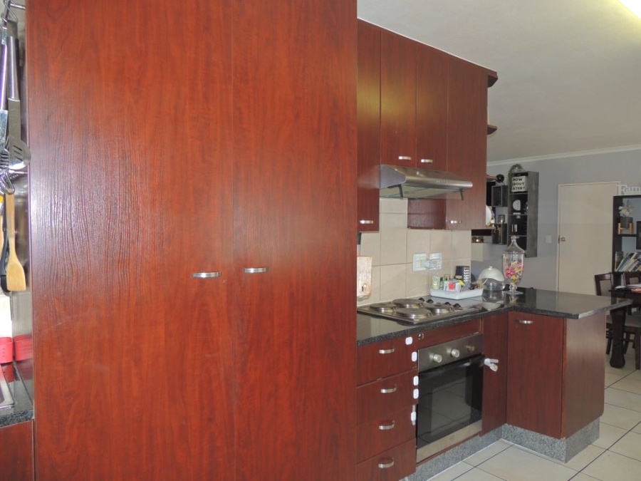 To Let 4 Bedroom Property for Rent in Willowbrook Gauteng