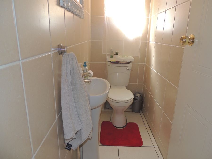 To Let 4 Bedroom Property for Rent in Willowbrook Gauteng