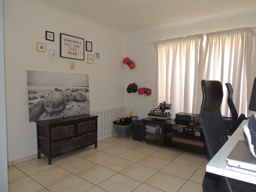 To Let 4 Bedroom Property for Rent in Willowbrook Gauteng