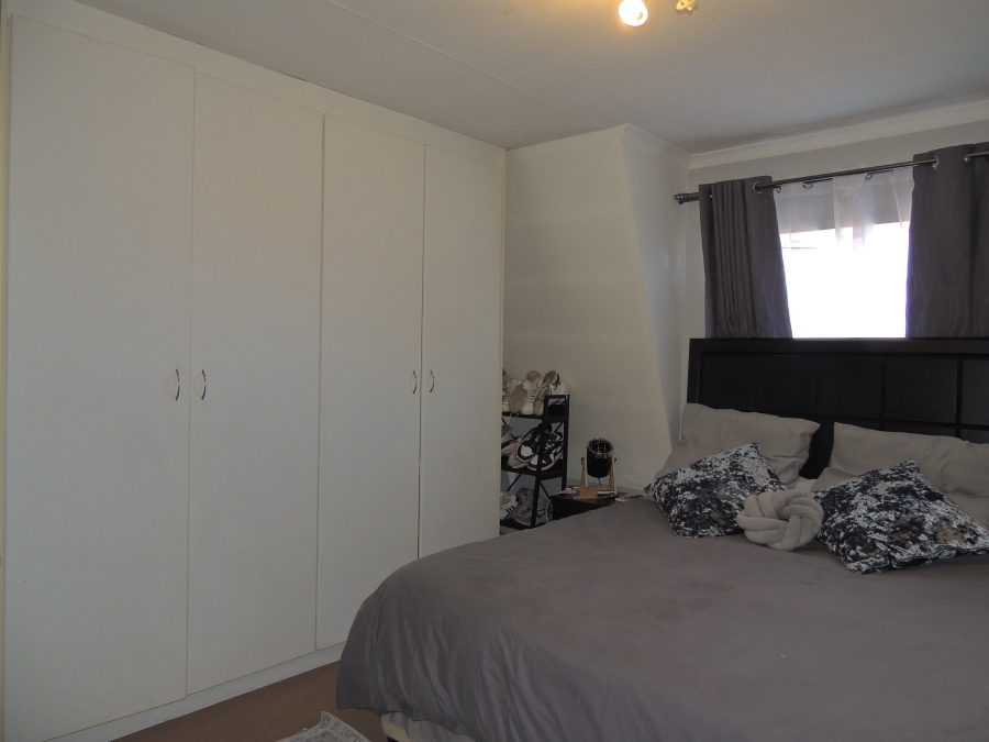 To Let 4 Bedroom Property for Rent in Willowbrook Gauteng