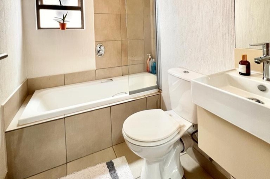 2 Bedroom Property for Sale in Broadacres Gauteng