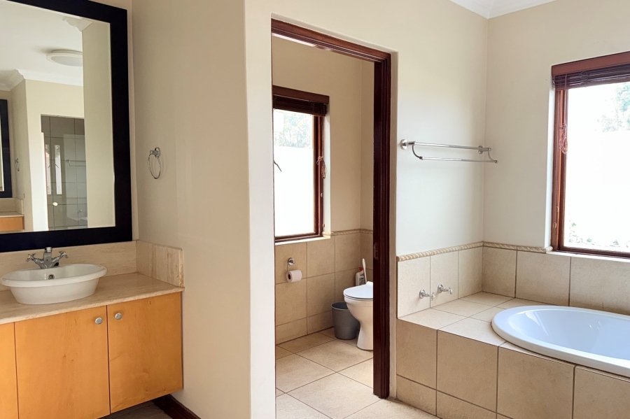 5 Bedroom Property for Sale in Dainfern Golf Estate Gauteng