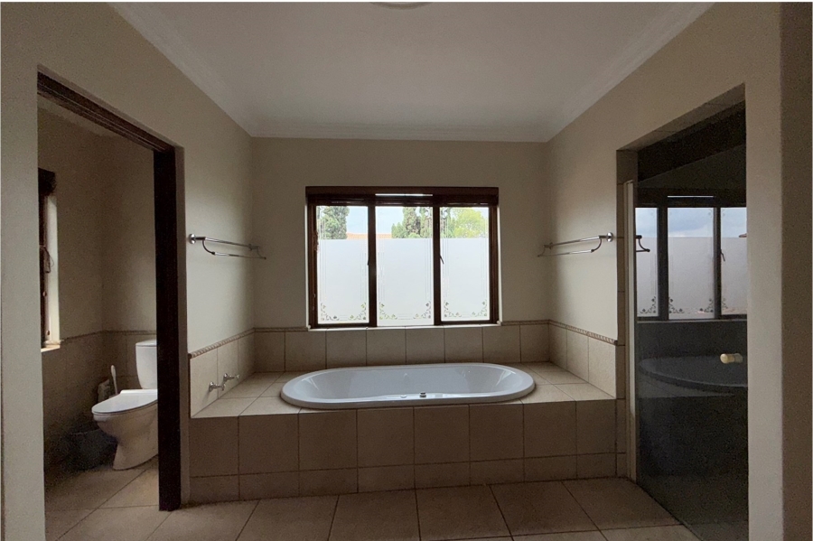 5 Bedroom Property for Sale in Dainfern Golf Estate Gauteng