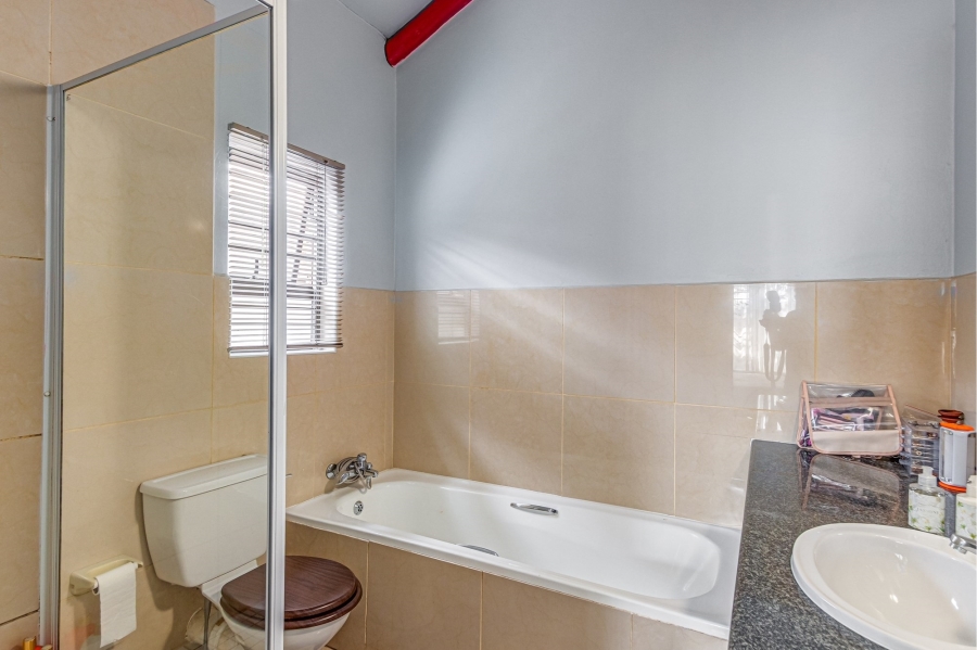 3 Bedroom Property for Sale in North Riding Gauteng
