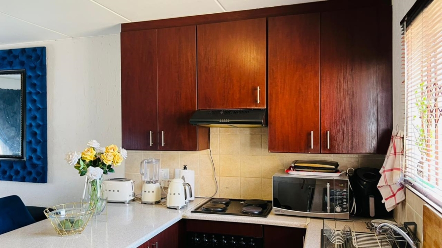 2 Bedroom Property for Sale in Chloorkop Gauteng