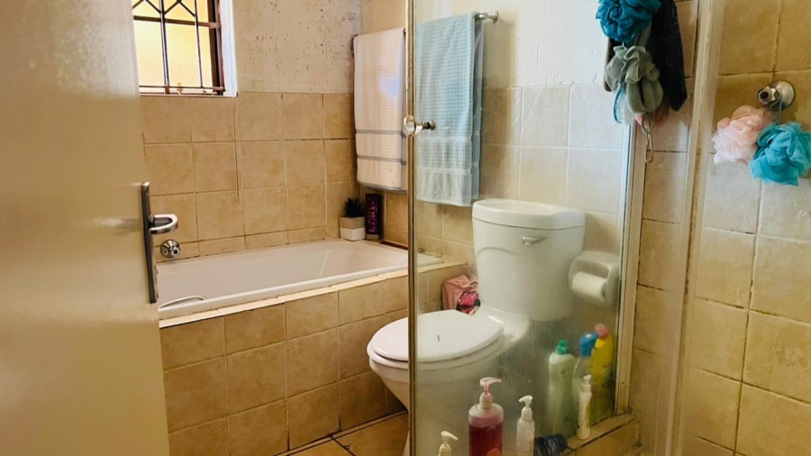 2 Bedroom Property for Sale in Chloorkop Gauteng