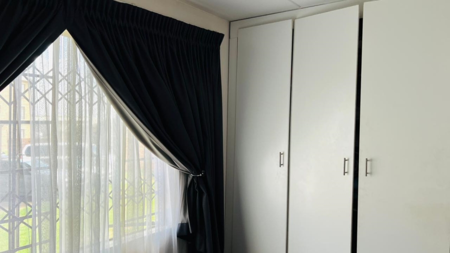 2 Bedroom Property for Sale in Chloorkop Gauteng