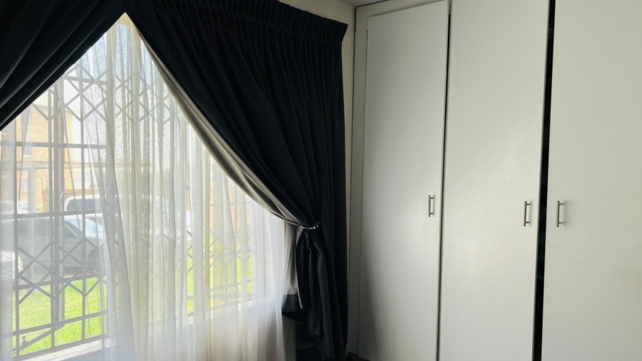 2 Bedroom Property for Sale in Chloorkop Gauteng