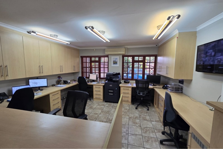 6 Bedroom Property for Sale in Sinoville Gauteng