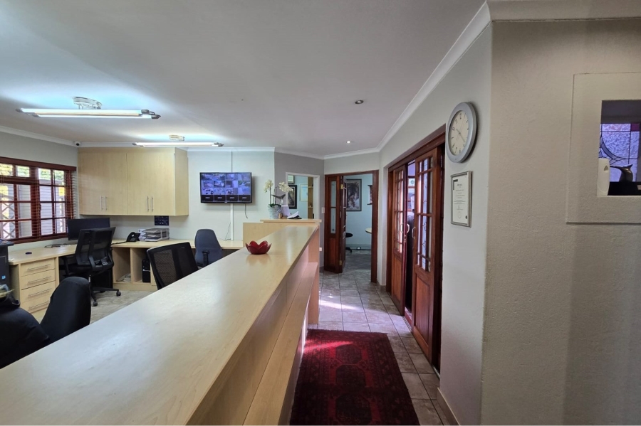 6 Bedroom Property for Sale in Sinoville Gauteng
