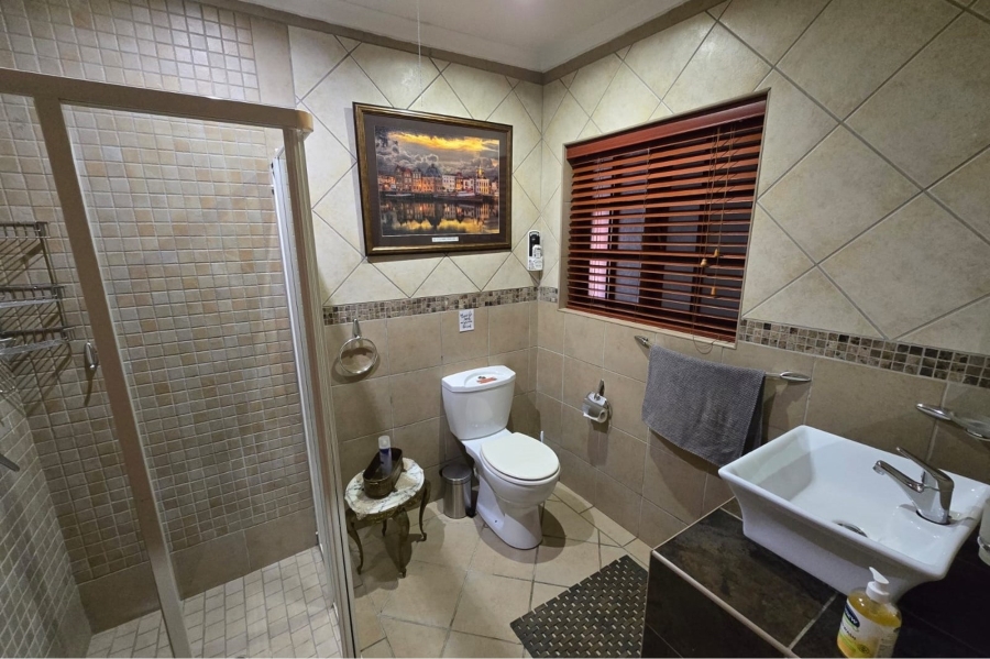 6 Bedroom Property for Sale in Sinoville Gauteng