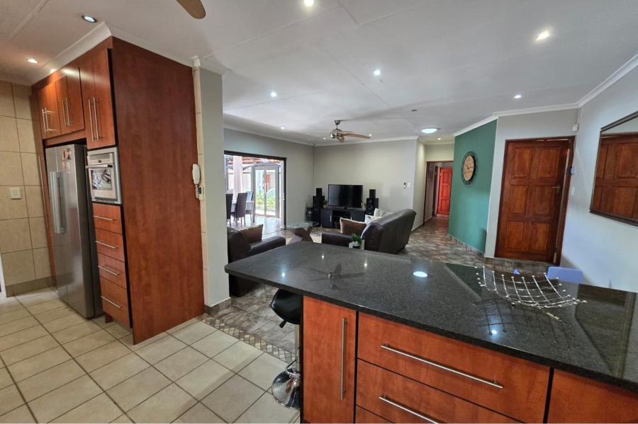 6 Bedroom Property for Sale in Sinoville Gauteng