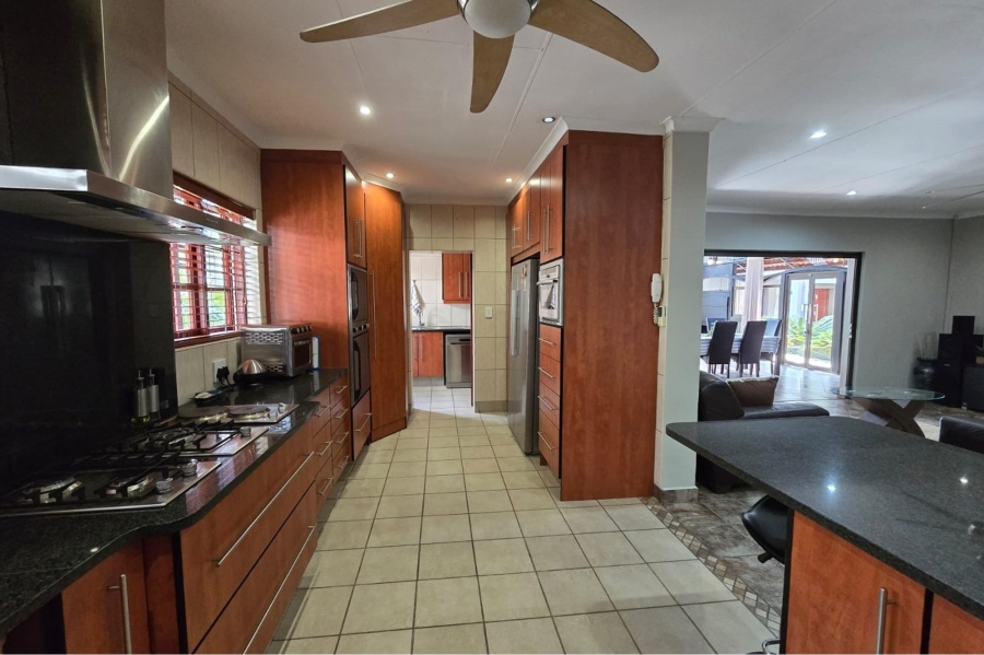 6 Bedroom Property for Sale in Sinoville Gauteng