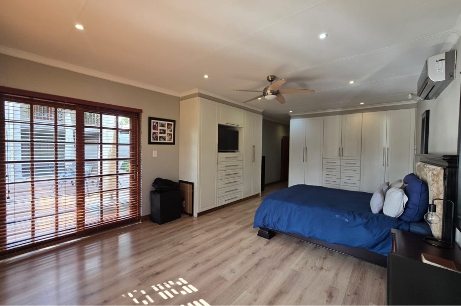 6 Bedroom Property for Sale in Sinoville Gauteng