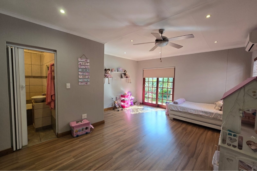 6 Bedroom Property for Sale in Sinoville Gauteng