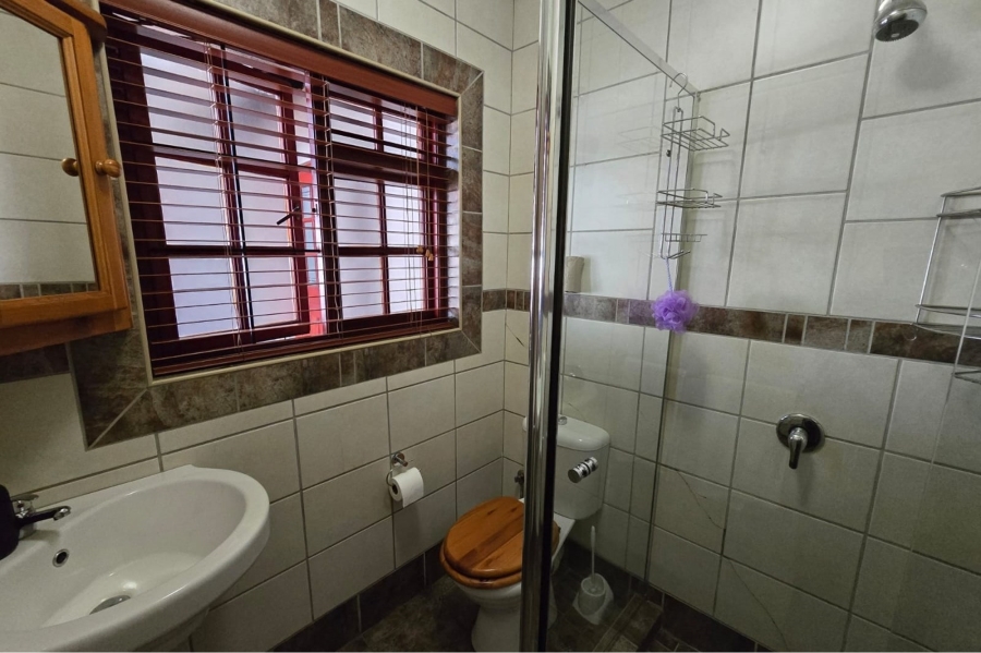 6 Bedroom Property for Sale in Sinoville Gauteng