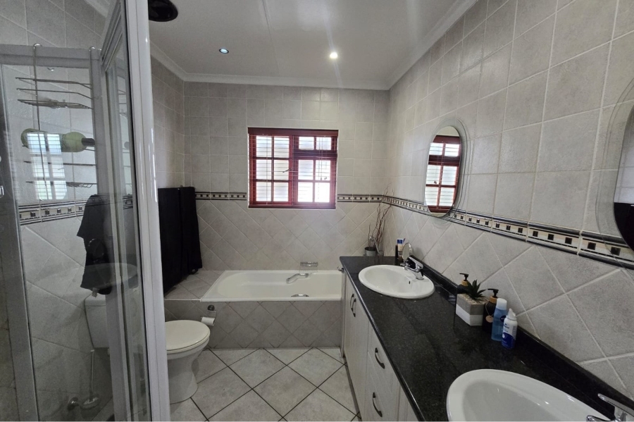 6 Bedroom Property for Sale in Sinoville Gauteng