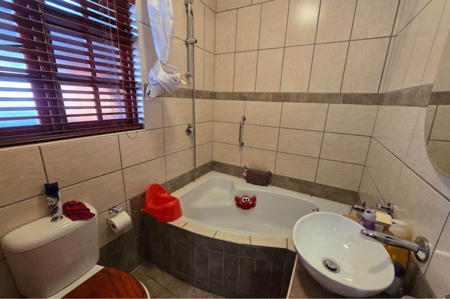 6 Bedroom Property for Sale in Sinoville Gauteng