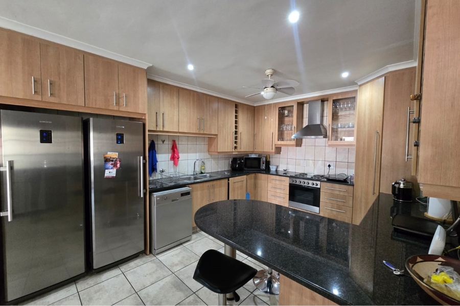 6 Bedroom Property for Sale in Sinoville Gauteng