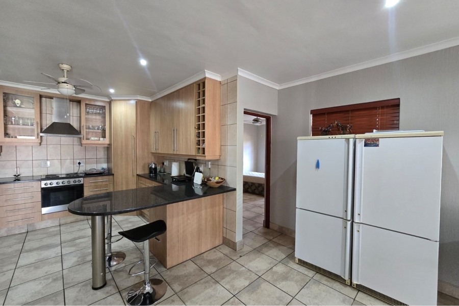 6 Bedroom Property for Sale in Sinoville Gauteng