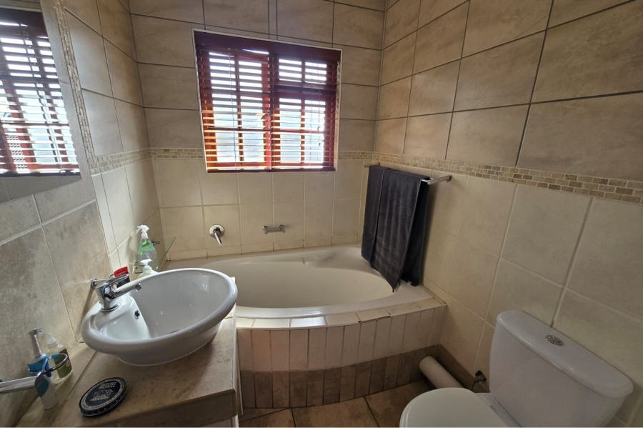6 Bedroom Property for Sale in Sinoville Gauteng