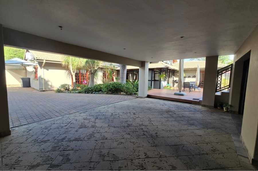 6 Bedroom Property for Sale in Sinoville Gauteng