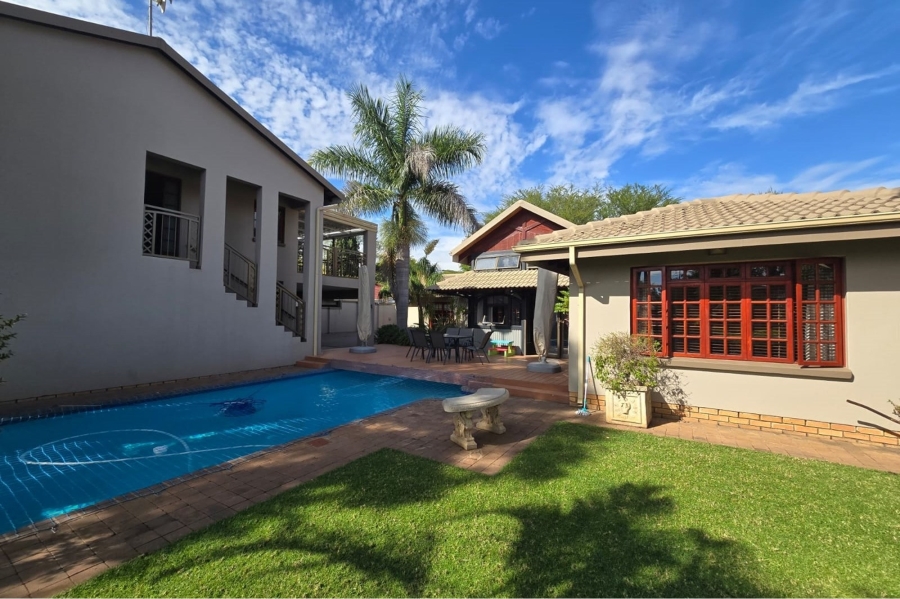 6 Bedroom Property for Sale in Sinoville Gauteng